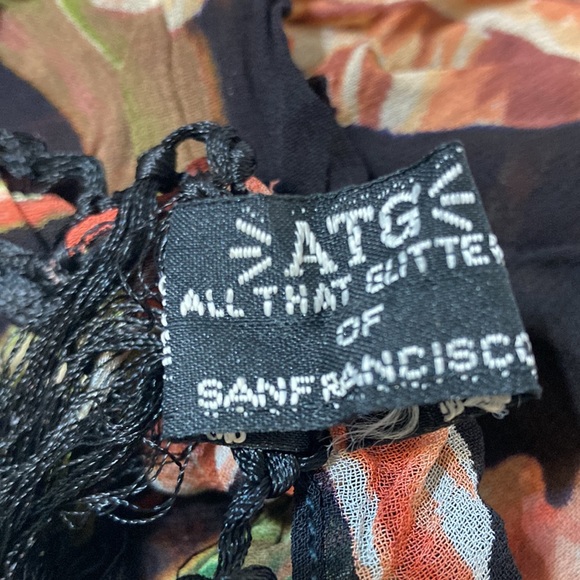 “ATG”ALL THAT GLITTERS OF SAN FRANCISCO BRAND NEW FLORAL FRINGED SCARF/SHAWL - Picture 8 of 10